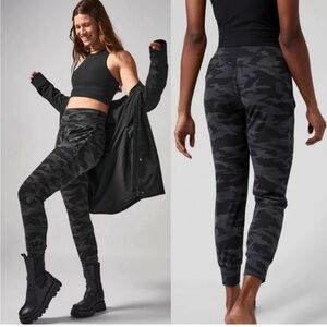 Zyia slate camo jogger XL